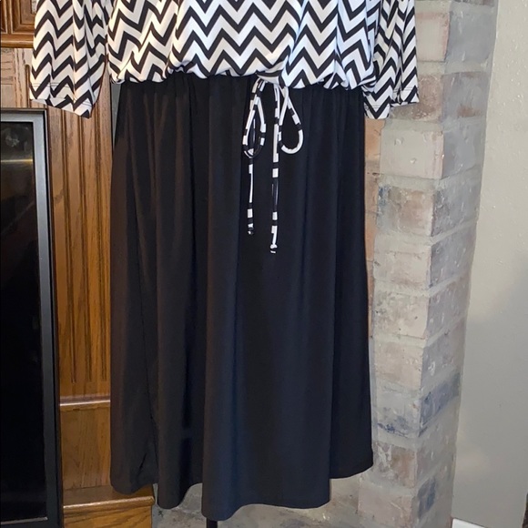 Dress - Picture 2 of 4